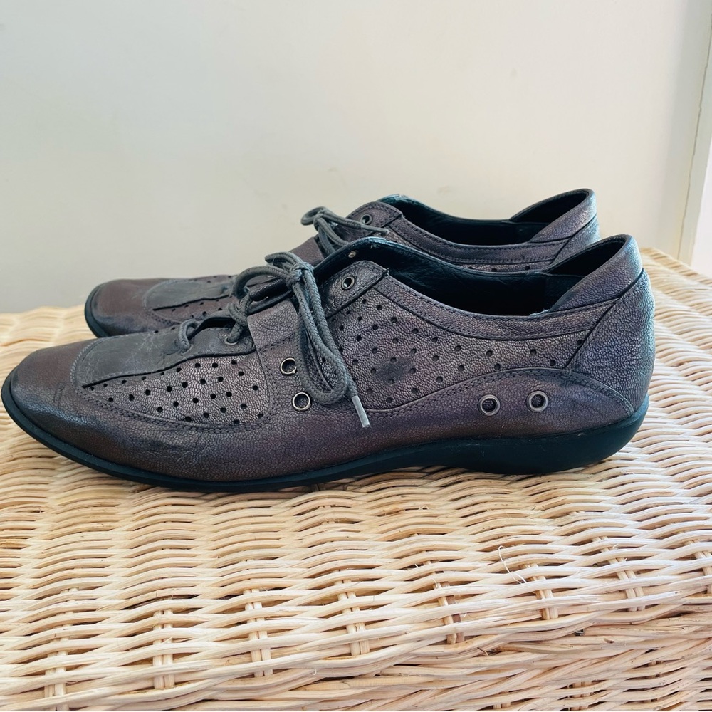 Stuart Weitzman Silver Tone Oxford Sneakers Comfort size 11 women’s